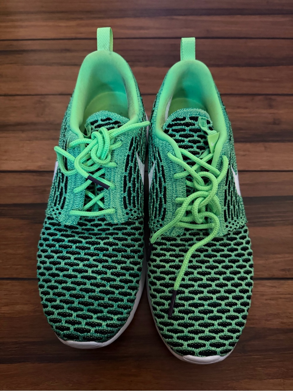 Nike Women’s Green Roshe One Flyknit Sneakers with Black Pattern